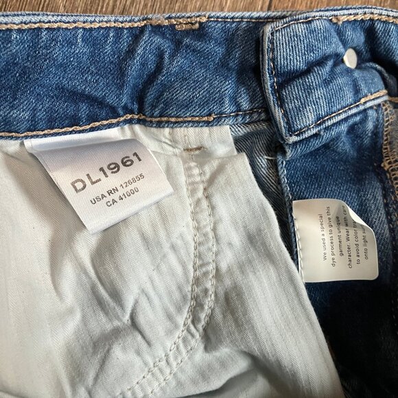DL1961 Karlie Shorts Boyfriend Size 26 cuffed hem - Picture 10 of 13